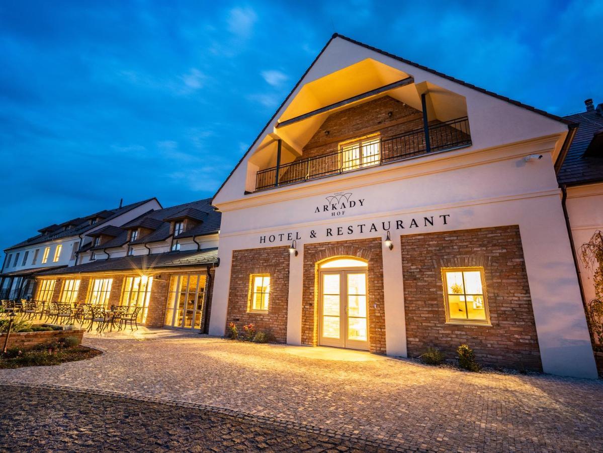 Arkady Hof Hotel Stupava Exterior photo